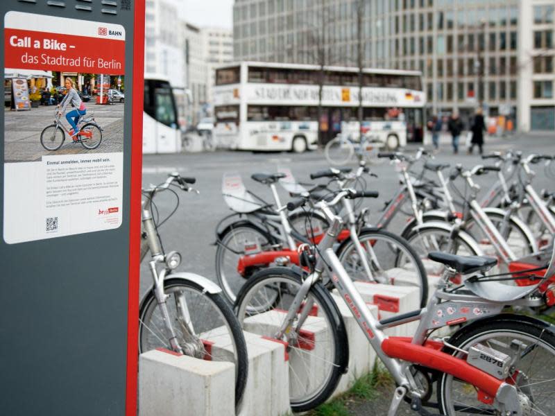 «Call a Bike»-Räder der Bahn am Potsdamer Platz in Berlin. Foto: Felix Zahn/Archiv