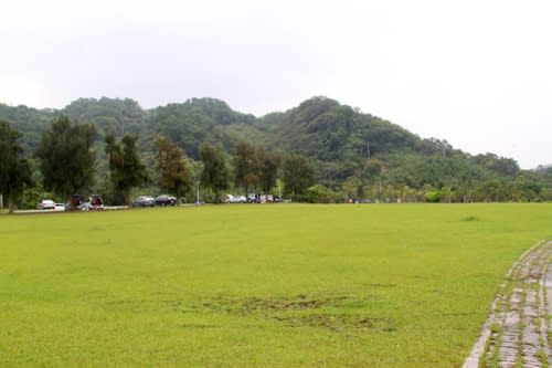 【台北文山區】福德坑環保復育公園─滑草、放風箏、騎單車！