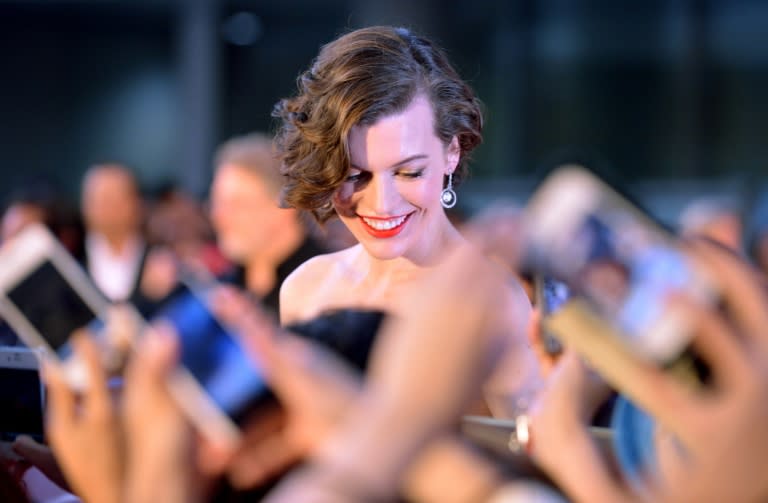 Actress Milla Jovovich (C) is welcomed by Japanese fans upon her arrival at the world premiere of "the Resident Evil: Retribution in 3D" in Tokyo on September 3, 2012