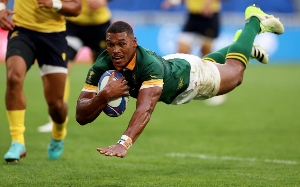 Damian Willemse puts in a show-stopping sidestep before diving over to score for South African