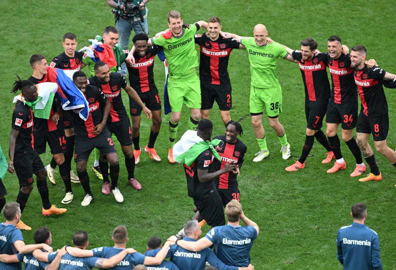 Leverkusen players celebrate following the German Bundesliga soccer match between Bayer Leverkusen and FC Augsburg at BayArena. David Inderlied/dpa