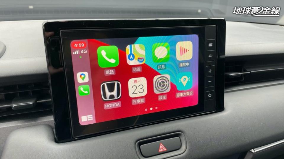 中控台中央配備有8吋音響系統，並且提供Apple CarPlay與Android Auto等手機連結功能。(圖片來源/ 地球黃金線)