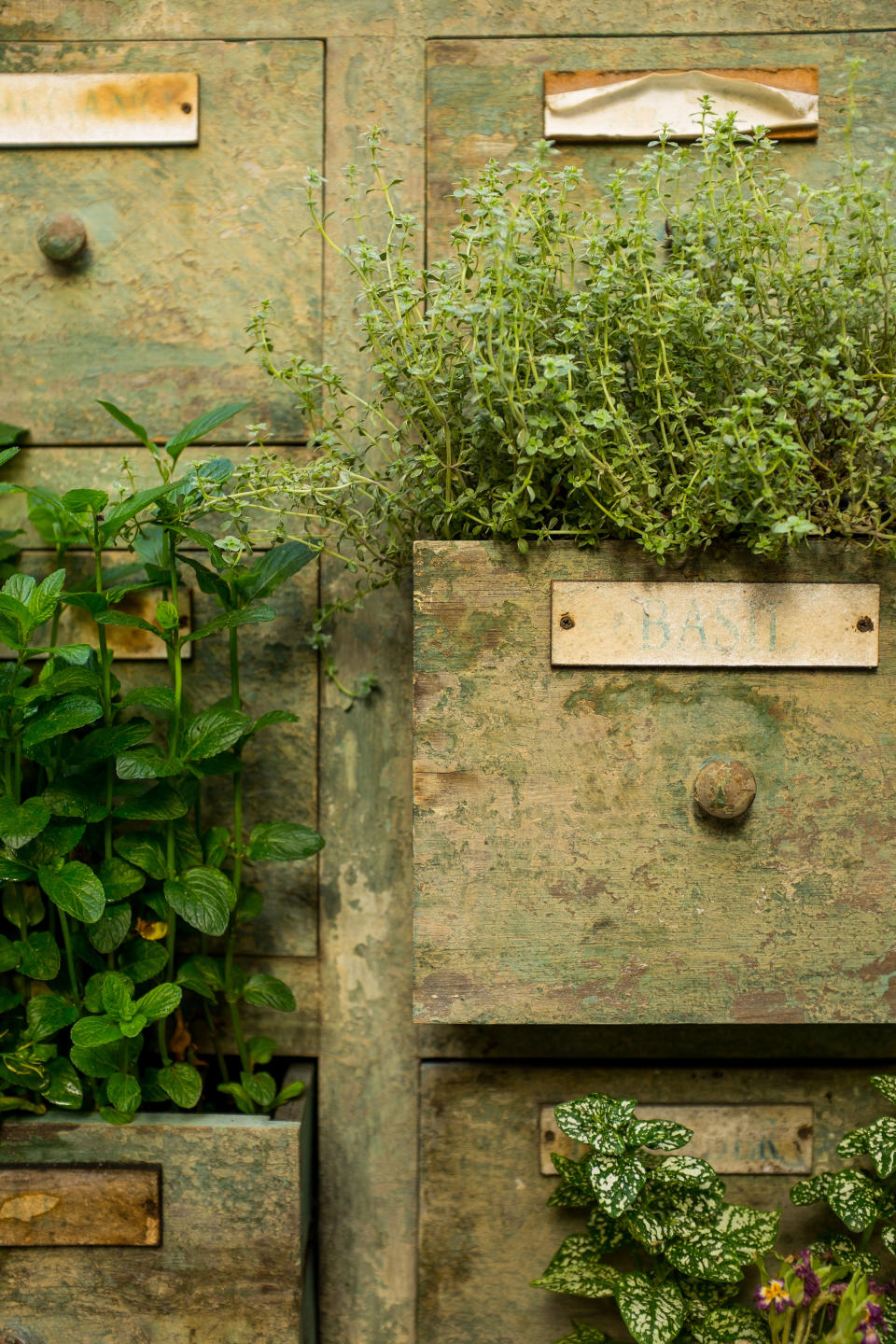 16. REPURPOSE AN OLD CHEST