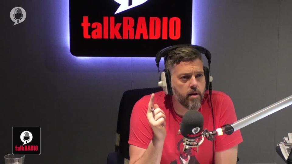 Iain Lee spoke to the man for more than 30 minutes as his producer called police. Image: AOL