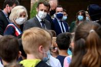 <p>Emmanuel Macron s’est rendu dans la matinée à l’école élémentaire de Poix-de-Picardie, dans la Somme.</p>