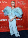 <p>Katy Perry lució un extravagante diseño e Alexis Mabille 2018 Haute Couture en azul pálido. El detalle de las alas es muy Katy Perry y tratándose de una gala con supermodelos y actrices, parece muy apropiado. Su nuevo estilo de cabello le va sensacional. <br>Katy fue reconocida por su compromiso a la causa de investigación para la erradicación del VIH y SIDA. </p>