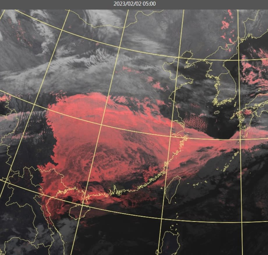 中國大陸南方有大片低雲或霧。（圖／翻攝自鄭明典臉書）