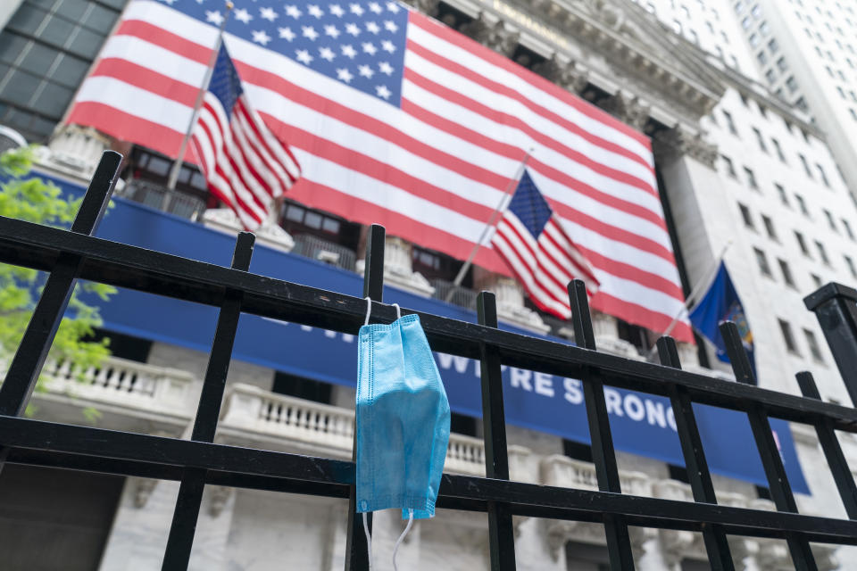 NEW YORK, UNITED STATES - 2020/05/26: Facial mask seen on the fence of New York Stock Exchange on first day of reopening of trading floor. (Photo by Lev Radin/Pacific Press/LightRocket via Getty Images)