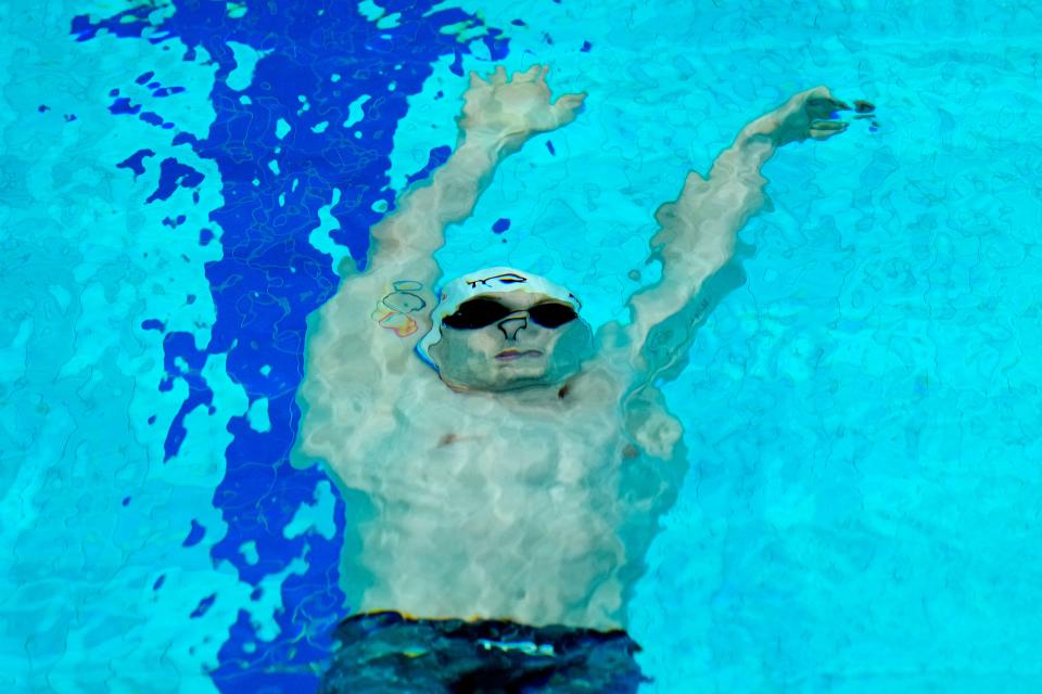 Hunter Armstrong of the United States competes during his men's 50m backstroke heat at the 19th FINA World Championships in Budapest, Hungary, Friday, June 24, 2022. (AP Photo/Petr David Josek)