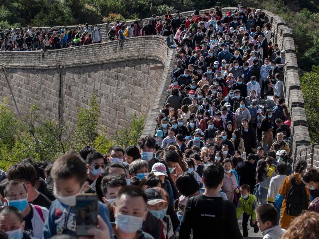 Thousands Tourists Visit Daily Chinese Wall Stock Photo 138458411