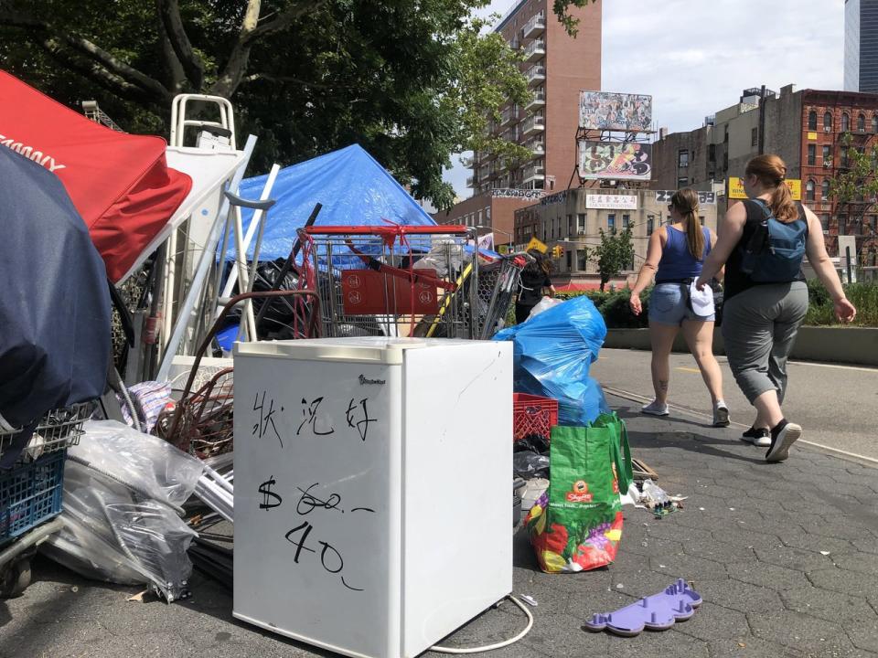 市主計長的審計報告顯示，紐約市此前清理遊民營地的計畫「徹底失敗」。圖為此前華埠的遊民營。(記者顏嘉瑩／攝影)