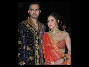 <b>3. Esha Deol </b><br>The darling daughter of Dharmendra and Hema had a starry Sangeet ceremony where Esha wore an orange Rocky S outfit while her fiancé Bharat Takhtani, wore a blue sherwani.
