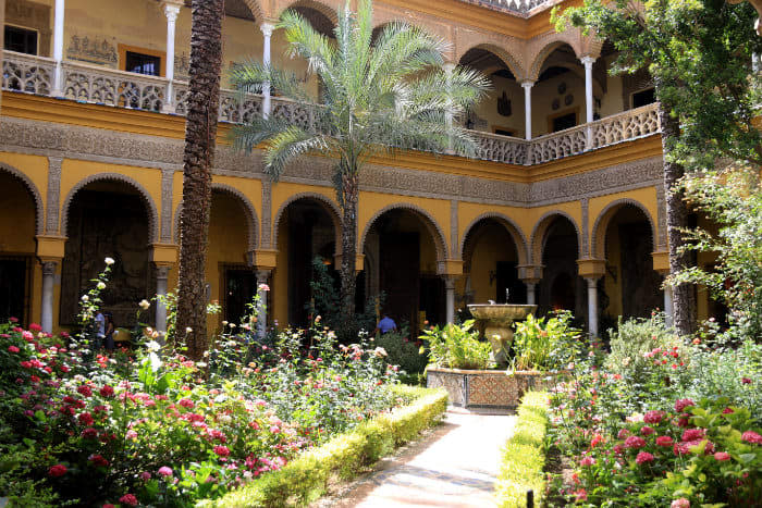 El patio central de Las Dueñas, en Sevilla