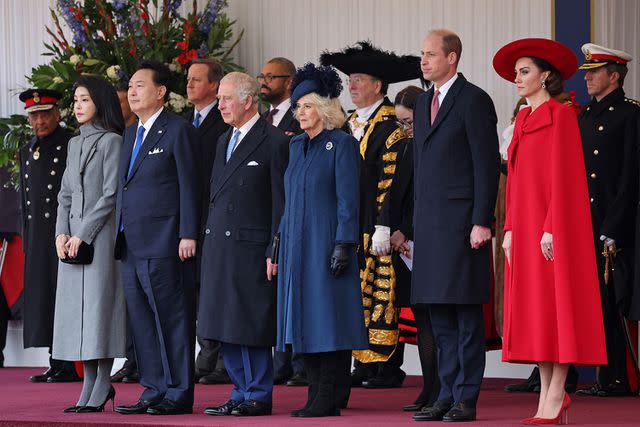 <p>Chris Jackson - WPA Pool/Getty Images</p> King Charles and Queen Camilla welcome South Korean President Yoon Suk Yeol and first lady Kim Keon Hee during the state visit with Prince William and Kate Middleton.