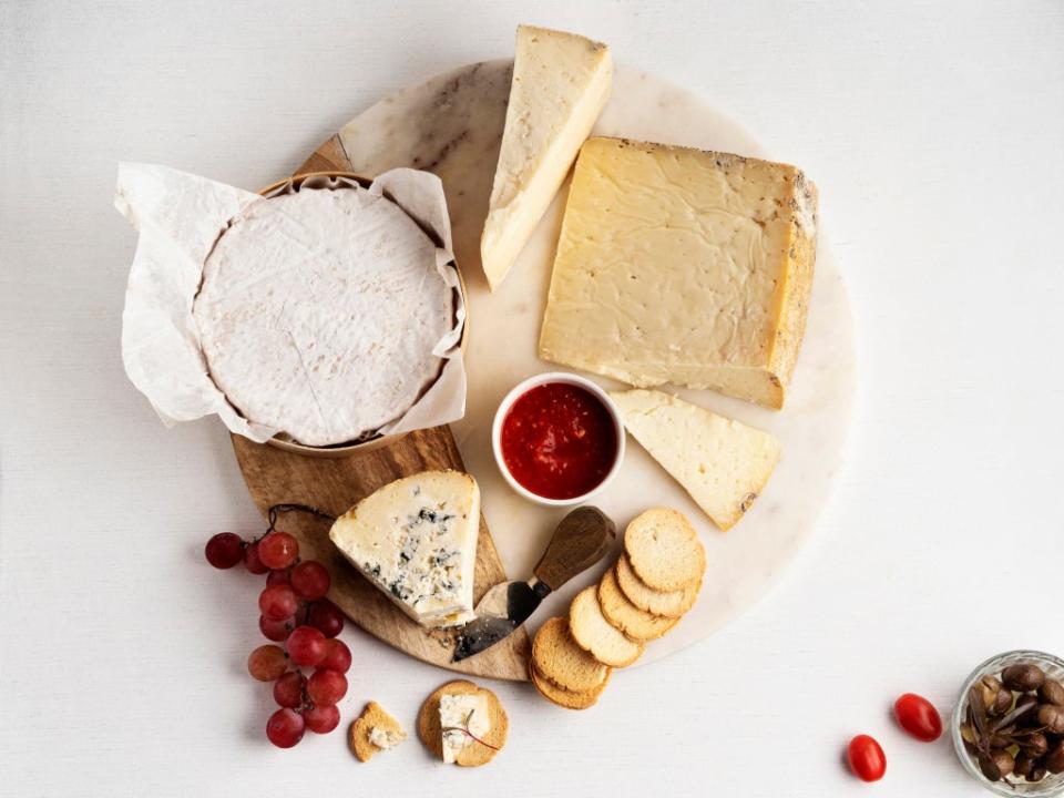 Trata de evitar comer demasiado queso antes de ir a la cama (iStock)