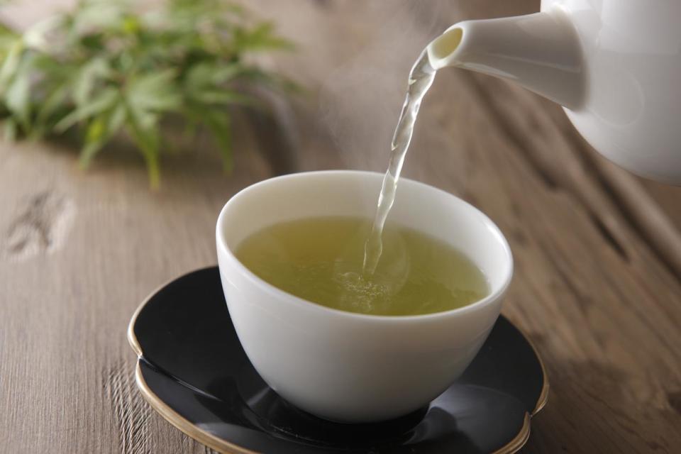 Tu cuerpo podría quemar alrededor de 80 calorías por cada cinco tazas de té verde que bebas, debido al «efecto térmico» al procesar la bebida. (Foto: The Independent)