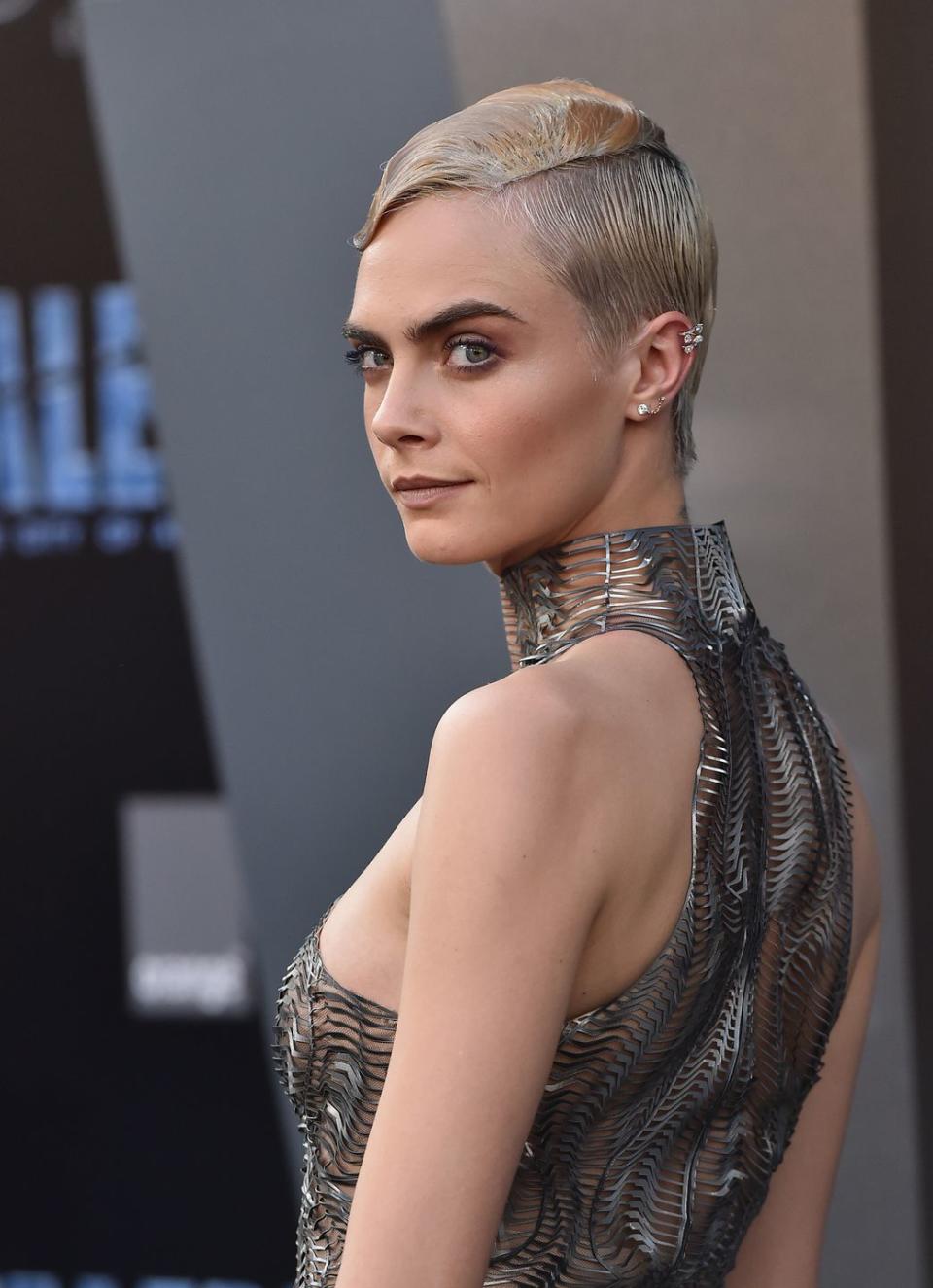 Celebrity earrings - Cara Delevingne