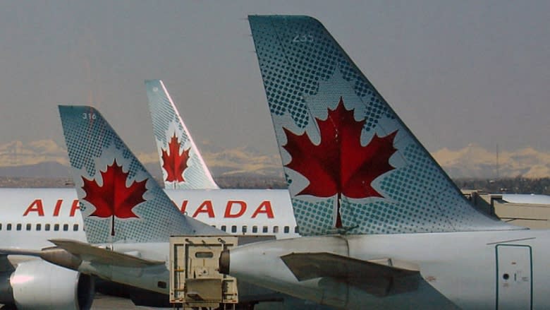 Despite flattened tires, pilot 'does really nice job' landing plane in Halifax