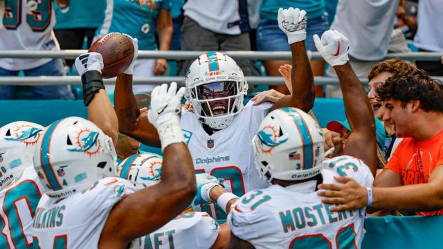 Raheem Mostert runs for touchdown double as Miami Dolphins hold on for win