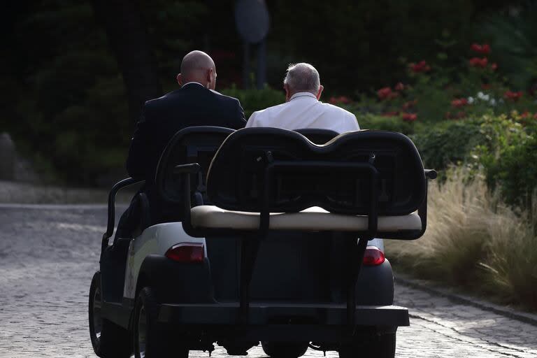 Francisco, en los jardines del Vaticano. (Evandro Inetti/ZUMA Press Wire/dpa)