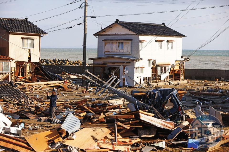 珠洲市災情慘重，房屋被地震及海嘯侵襲，幾乎全毀。