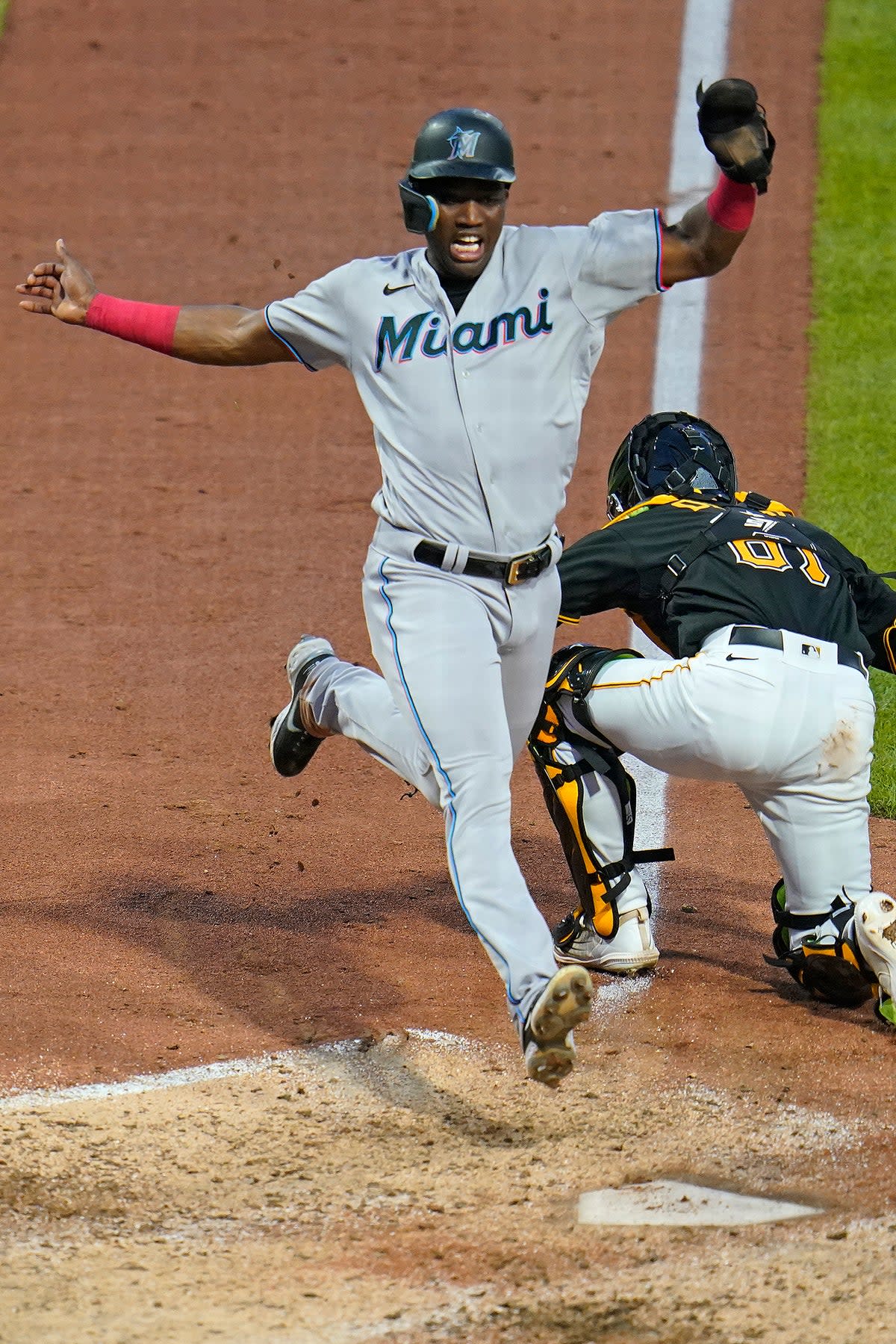 MARLINS-PIRATAS (AP)