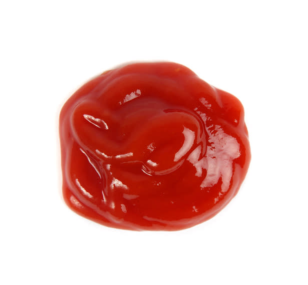 <p>Il ketchup odierno, con il pomodoro, è un’americanata. Il vero ketchup, una salsa di acciughe fermentate, è cinese. In alcuni dialetti cinesi il suono “tchup” è proprio da ricondurre al termine “salsa”. (foto: Getty) </p>