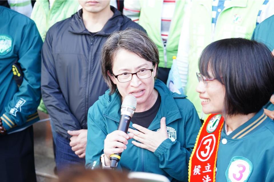 蕭美琴致詞時表示，選戰倒數希望大家能夠堅定支持吳音寧，「美德贏台灣，台灣贏得美」。（吳建輝攝）