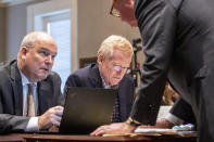 From left, defense attorney Jim Griffin, Alex Murdaugh and defense attorney Dick Harpootlian in the double murder trial of Alex Murdaugh at the Colleton County Courthouse in Walterboro, S.C., Monday, Jan. 30, 2023. (Andrew J. Whitaker/The Post And Courier via AP, Pool)