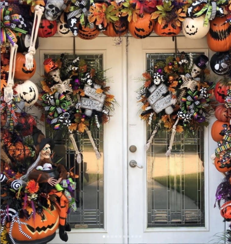 <p>@wreathsbysilvia</p><p>This pumpkin party from <a href="https://www.instagram.com/wreathsbysilvia/" rel="nofollow noopener" target="_blank" data-ylk="slk:@wreathsbysilvia;elm:context_link;itc:0;sec:content-canvas" class="link ">@wreathsbysilvia</a> is such a spellbinding spectacle!</p><p><strong>Related: </strong><a href="https://www.yahoo.com/lifestyle/30-rad-80s-costume-ideas-210100508.html" data-ylk="slk:80s Costume Ideas;elm:context_link;itc:0;sec:content-canvas;outcm:mb_qualified_link;_E:mb_qualified_link;ct:story;" class="link  yahoo-link"><strong>80s Costume Ideas</strong></a></p>