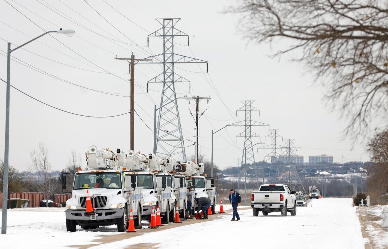<p>Electric service trucks line up after a snow storm on February 16, 2021 in Fort Worth, Texas. </p> (Getty Images)