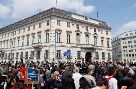 People protest in front of the Chancellery in Vienna, Austria, May 18, 2019. REUTERS/Leonhard Foeger