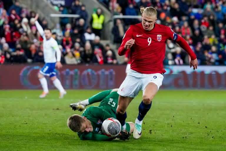 Erling Haaland con la camiseta de Noruega en un amistoso ante Islas Faroe: un goleador que no participará en la Eurocopa