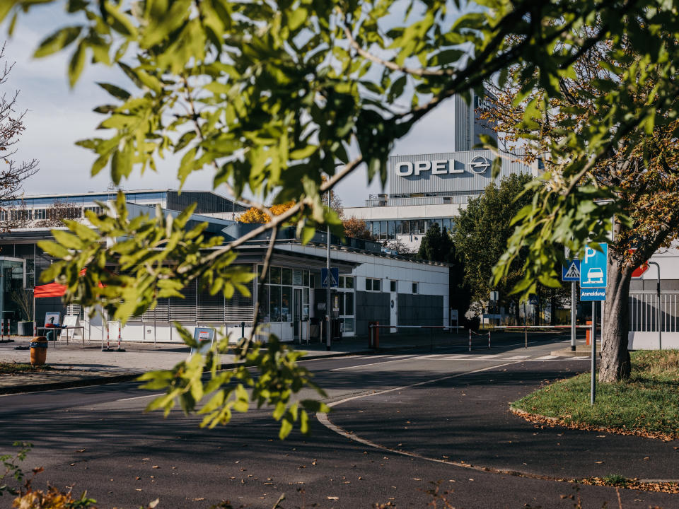 La fábrica de Opel en Eisenach, Alemania, la cual tiene la producción detenida y no planea volver a empezar sino hasta el próximo año, el 29 de octubre de 2021. (Felix Schmitt/The New York Times)
