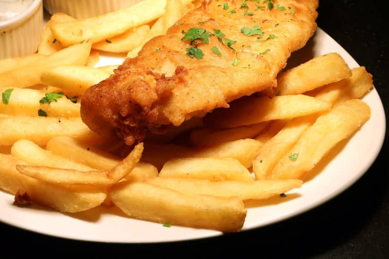 Food deep fried in the same seed oil over and over can damage the liver and colon and even lead to neurodegeneration, according to new research. Friso Gentsch/dpa