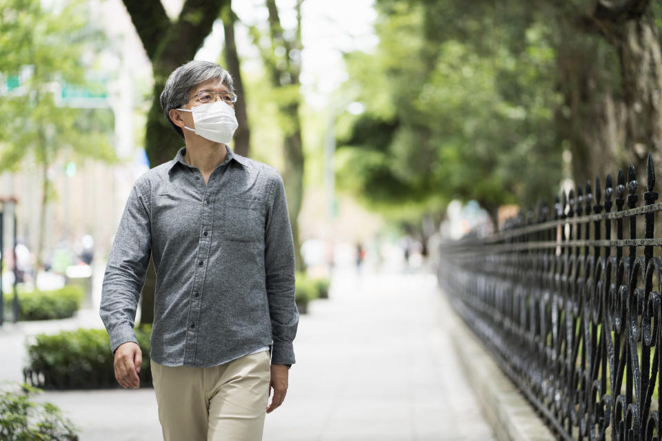 氣象專家吳德榮指出，投票日白天北舒適、南微熱，早晚因冷空氣及「輻射冷卻」同時作用，明顯偏冷。（示意圖／Getty Images）