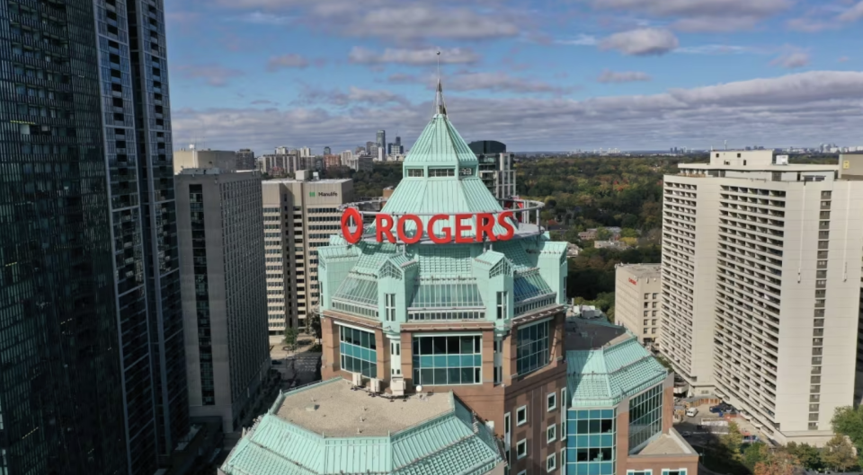 Rogers Communications est le propriétaire des Blue Jays de Toronto, et certains pensent que le déménagement d'Ohtani chez les Blue Jays peut avoir des impacts positifs de grande envergure sur leur entreprise.  (Patrick Morrell/CBC)