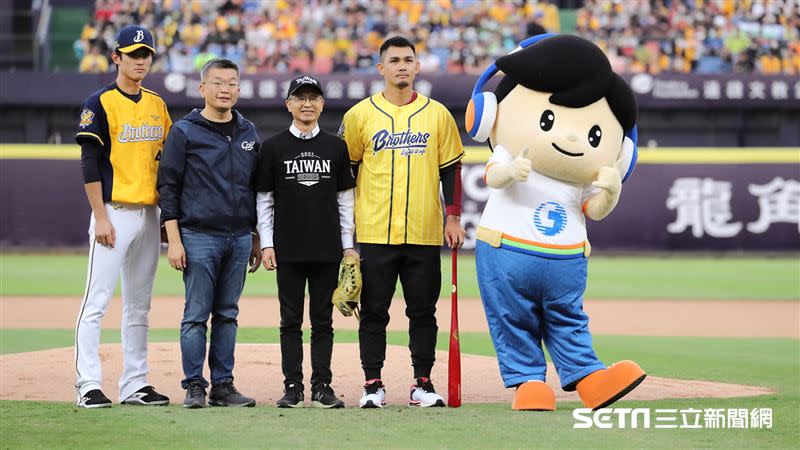 中信兄弟外野手張志豪擔任台灣大賽G1開球打者。（圖／記者劉彥池攝影）