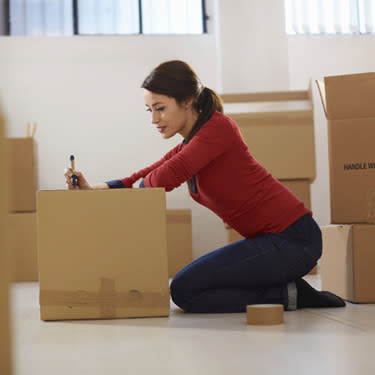 Woman-moving-to-new-apartment-with-boxes_web