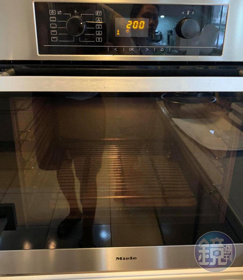 烤箱設定攝氏200度，上下火預熱。