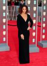 <p>Die Sängerin und Moderatorin Rochelle Humes entschied sich an diesem Abend für ein eng anliegendes Langarmkleid in Maxilänge, das vor allem durch den sexy Ausschnitt beeindruckte. (Bild: PA) </p>