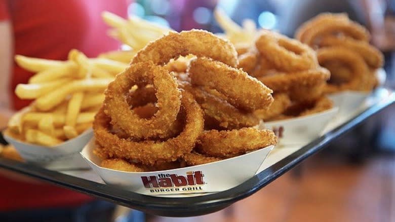 tray of onion rings 