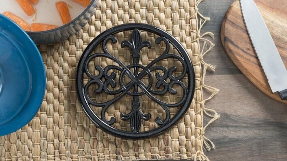 Best Wayfair gifts: Cast iron trivet