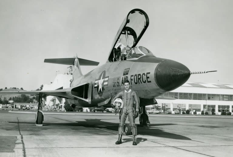 加入太空總署前，安德斯曾任空軍戰機機師。   （Heritage Flight Museum）