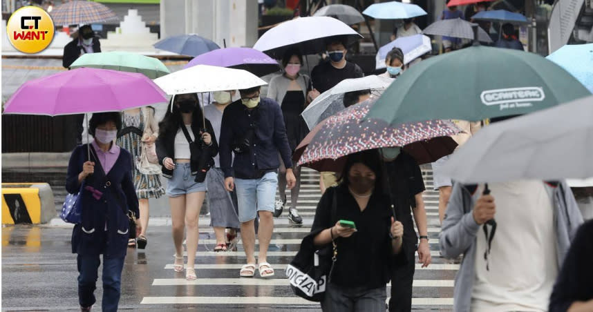 下周二起持續影響到下周六，各地有雨，西半部和東北部有較大雨勢。（圖／劉耿豪攝）