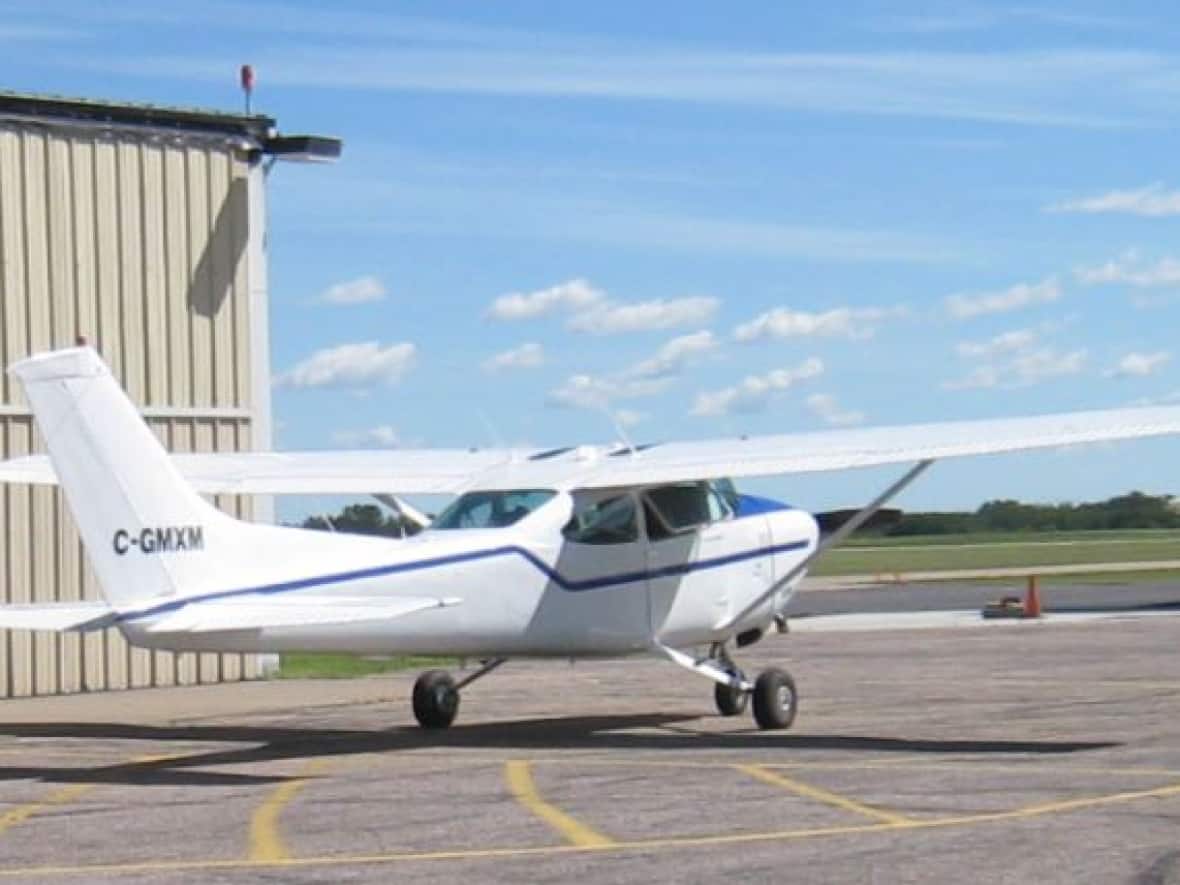 A photo of the Edmonton police Cessna taken at the Villeneuve airport in 2016. (John Leicht - image credit)