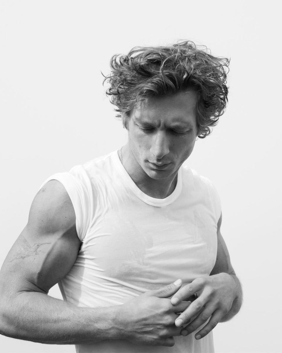 jeremy allen white calvin klein