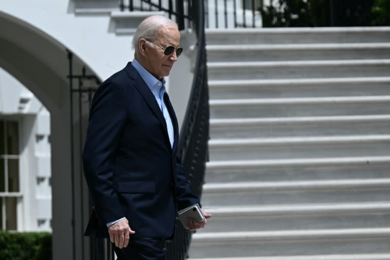 US President Joe Biden walks to Marine One on the South Lawn of the White House in Washington, DC (Brendan SMIALOWSKI)
