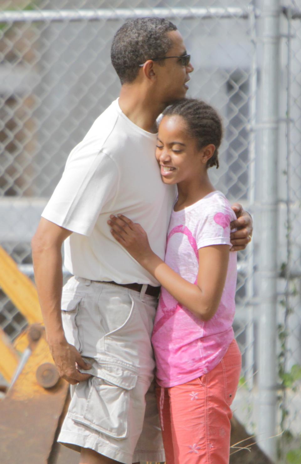 <h1 class="title">U.S. President-elect Barack Obama Enjoys Hawaiian Vacation With Family</h1><cite class="credit">Getty Images</cite>