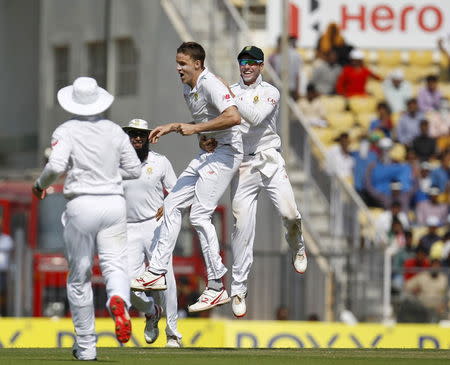 South Africa's Morne Morkel (2nd R) and AB de Villiers (R) celebrate after Morkel took the wicket of India's captain Virat Kohli (unseen) on the first day of their third test cricket match in Nagpur, India, November 25, 2015. REUTERS/Amit Dave
